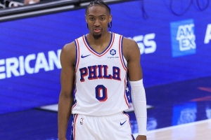 毋庸置疑的领袖！马克西打满首节 10中6&三分5中2砍15分2助 配图