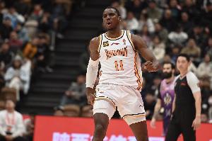 想拿MVP啊！迪亚洛半场13中9轰下22分2板2助2断 各种暴扣超远三分 配图