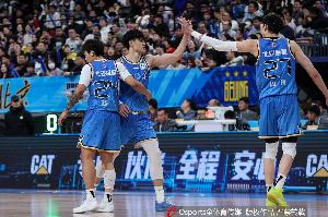 象征性表示一下~周琦&曾凡博皆出战不到3分钟 分别拿2分&3分 配图