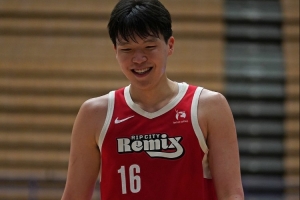 混音背靠背对阵山谷太阳 杨瀚森本场比赛继续首发出战！ 配图