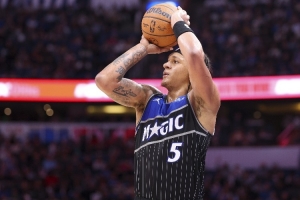 班凯罗:战胜森林狼意义重大 但还要好好准备明天对阵雄鹿的比赛 配图