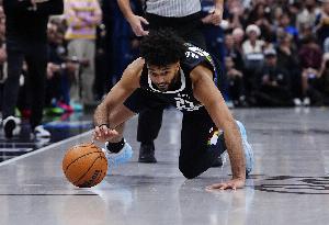 不顺!掘金时隔114天终于排出正统首发 但仅打5分钟穆雷受伤 配图