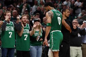 马祖拉谈拥抱塔图姆：当你在乎一个人 你会希望他的努力开花结果 配图