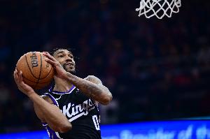 冲锋陷阵！蒙克24中11砍全场最高30分外加4板5助 罚球5中5 配图