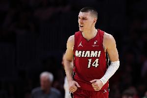 第三节仨三分打卡了!希罗16中8&三分8中4砍下25分6板3助 配图