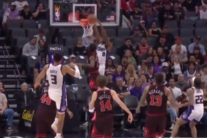 小个子大能量！基利安·海斯长传助飞蒙克空接隔扣迪林厄姆！ 配图