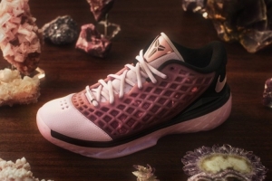 科比球鞋代言人！布伦森上脚新配色Kobe 3 Low “Pink Quartz” 配图