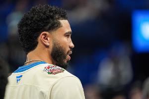 塔图姆:重新融入球队很顺利 出场时间限制很糟但我理解大局为重 配图