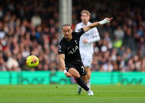 去年夏天刚加盟!斯基拉:哈维·西蒙斯可能今夏离开热刺 配图