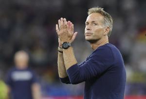 德天空:勒沃库森将评估尤尔曼执教表现,不能排除换帅可能性 配图