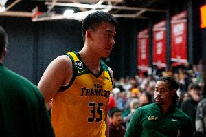 没调整回来！王俊杰8投1中&三分5中0 仅得4分5板 配图