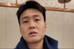 赵睿：在国家队的时候又崴脚了 但并无大碍 整个身体状态在好转 配图