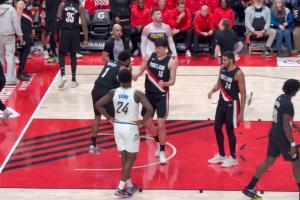 队记：韦斯利脚踝终结&杨瀚森暴扣联手贡献一个10佳球 很有意思 配图