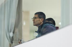 记者：邵佳一现场观战浙江vs青岛西海岸，郑智飞机上研究录像 配图