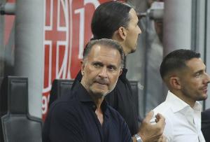 意媒：米兰老板卡迪纳莱赛后造访更衣室，祝贺阿莱格里和米兰全队 配图