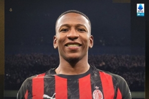 攻入唯一进球！埃斯图皮尼安当选米兰德比全场最佳球员 配图