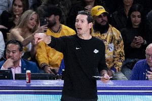 雷迪克谈行程紧张：这是艰苦的比赛 我们靠拼劲拿下了胜利 配图