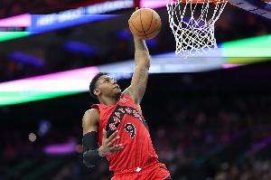 进攻欲望很足！巴雷特半场10中7高效砍下16分3板2助 配图