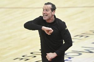 阿特金森:我们陷入了绿军的节奏 失去了平时的流畅进攻 过多1V1 配图