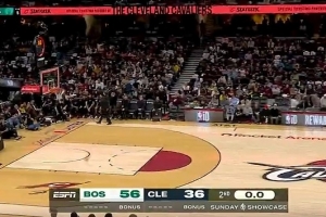 半场战报-骑士三分22中2&落后凯尔特人20分 塔图姆14分 哈登7中2 配图