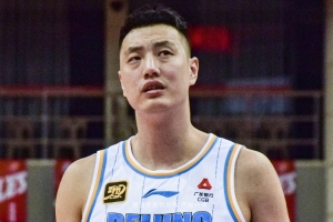 翟晓川：麦基跟球队产生了不错的化学反应 他喜欢给队友创造机会 配图