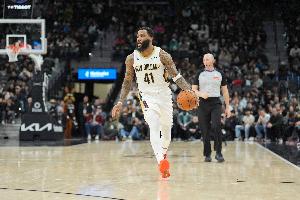 能攻能抢！萨迪克·贝17中9砍下23分10板2助2断 拼下5前场板 配图