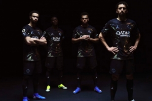 巴黎圣日耳曼发布夜幕版球衣,致敬夜晚的巴黎 配图