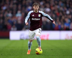 板凳坐穿！22岁埃利奥特身价跌剩2200万欧，外租维拉仅出场7次 配图