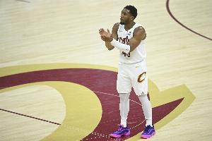 复出砍30+7+5！阿特金森：追分时米切尔扛起球队 他身体感觉不错 配图