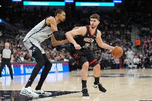 申京被文班封盖13次 与JJJ并列为最多 约基奇被盖11次第三多 配图