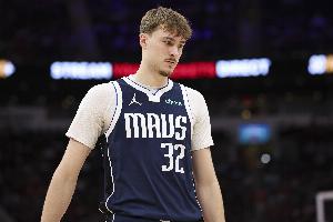 弗拉格首发30分钟 17中7拿到17分8板6助2断3帽 出现4失误 配图