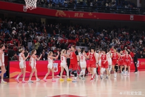 火爆！中国女篮武汉热身赛涌入了5000多名球迷 上座率高达八成 配图