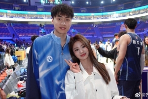 齐麟晒照:又一年全明星 真的很开心 期待下次还能再见 配图