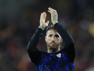 拉莫斯的合作者在塞维利亚主场观战，透露目前收购谈判进展顺利 配图