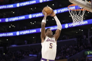 雷迪克:艾顿今天打得无可挑剔 拼抢&封盖对手投篮都拼尽全力 配图