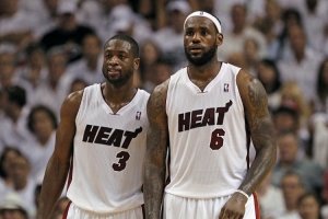 夸梅：韦德说11年怪自己没领导好詹姆斯 詹密听了一定很破防吧 配图