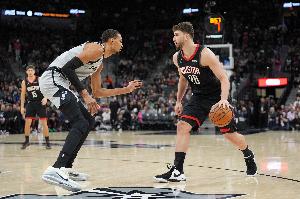 文班：我们识破了火箭想做出的调整 决定从别的方面打穿他们 配图