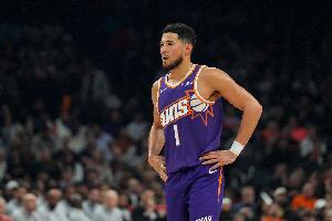 杀伤不少！布克半场6中2拿14分4助 罚球10中10 配图