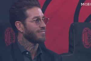 观战米兰德比,皇马传奇队长拉莫斯现身看台 配图