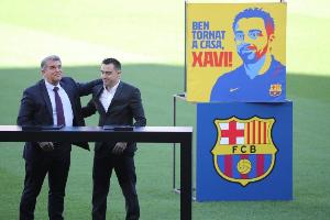 回应哈维言论？记者：拉波尔塔将接受科贝电台采访 配图