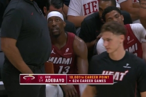 里程碑！末节还剩5分钟阿德巴约砍下第24分 个人生涯总得分破万！ 配图