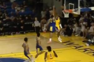 有乃父之风~布朗尼快攻接球迎着对手完成单臂炸扣 G联盟单场15分 配图