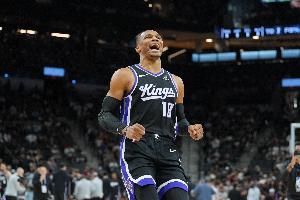 里程碑之夜!威少本场抢下11篮板 生涯总篮板破9K 配图