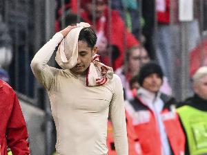 此前右腿筋受伤!拜仁官方:26岁后卫伊藤洋辉今日进行了单独训练 配图