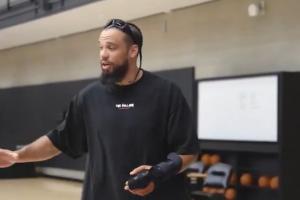 狄龙:小卡油盐不进还打爆了我 于是我转防哈登 因为他只走左路 配图