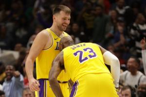 皮尔斯：詹姆斯是防守累赘 他与东契奇根本不搭 没有他湖人更好 配图