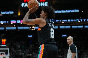 手感火热！榜眼哈珀外线连续命中两记三分球 配图