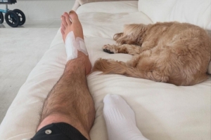 格拉利什社媒晒养伤照片：正努力康复，争取以更出色状态回归 配图