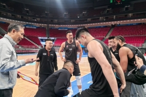 记者：北京队确实希望寻找一名水平更高的小外援 但尚无明确进展 配图