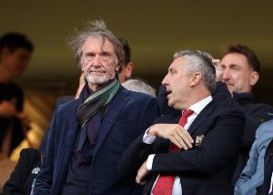 曼晚：英力士像在用季票涨价来填补决策失误的损失，球迷并不买账 配图